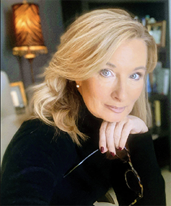 Lor-headshot-black-turtleneck